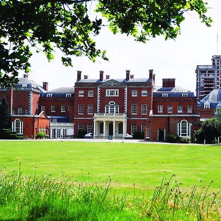 Hotel Theobalds Estate Waltham Cross Exterior foto